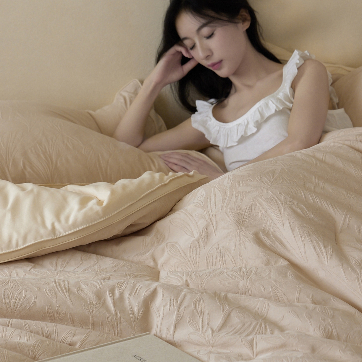 91家纺网 家纺一手货源 找家纺 一加一 2025新款全棉提花航天恒温抗菌被子被芯 秘境(米杏)