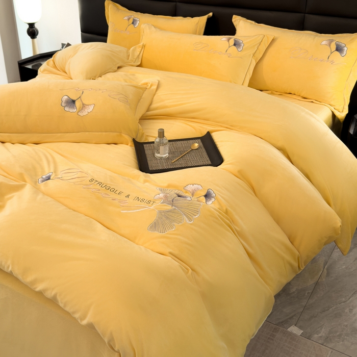 91家纺网 家纺一手货源 找家纺 U品汇 2025新款7斤高克重牛奶绒刺绣花四件套床裙款法莱绒金貂珊瑚绒水晶绒不掉毛 银杏叶-柠檬黄