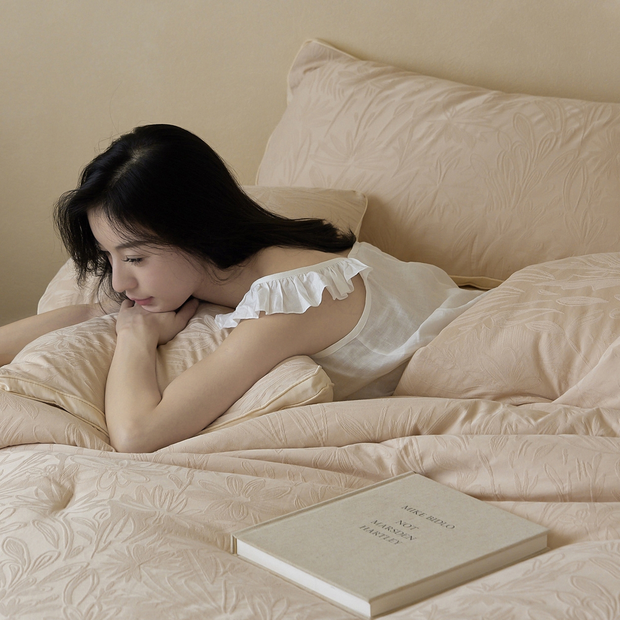 91家纺网 家纺一手货源 找家纺 一加一 2025新款全棉提花航天恒温抗菌被子被芯 秘境(米杏)