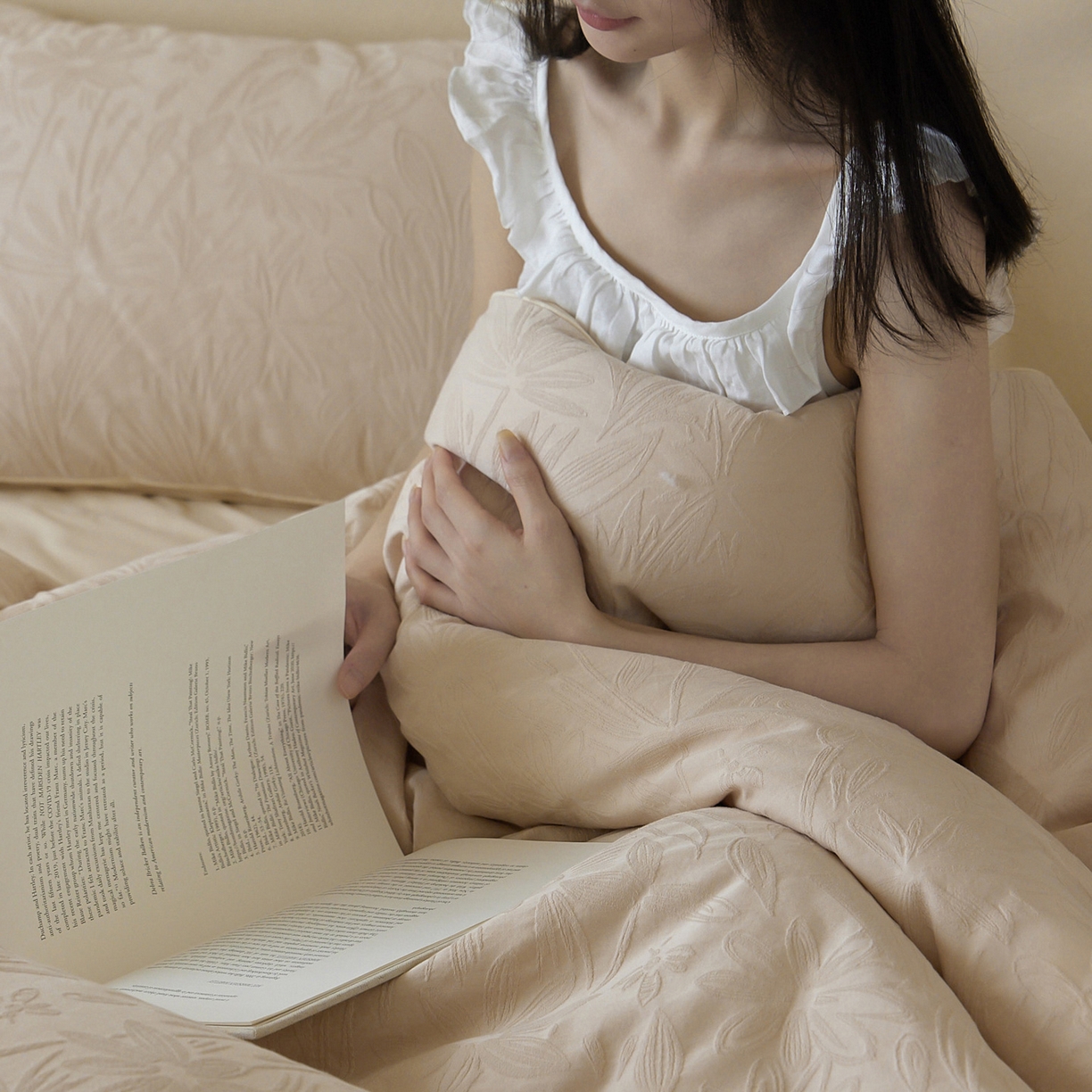 91家纺网 家纺一手货源 找家纺 一加一 2025新款全棉提花航天恒温抗菌被子被芯 秘境(米杏)