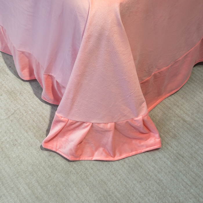 91家纺网 家纺一手货源 找家纺 U品汇 2025新款7斤高克重牛奶绒刺绣花四件套床裙款法莱绒金貂珊瑚绒水晶绒不掉毛 花韵-公主粉