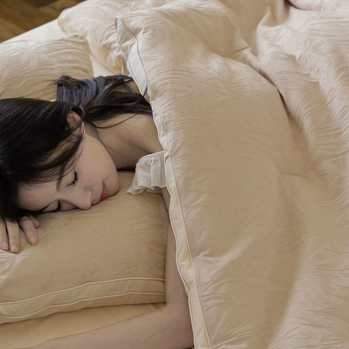 91家纺网 家纺一手货源 找家纺 一加一 2025新款全棉提花航天恒温抗菌被子被芯 秘境(米杏)