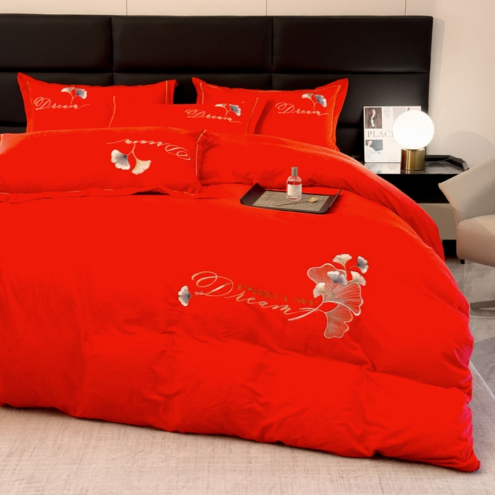 91家纺网 家纺一手货源 找家纺 U品汇 2025新款7斤高克重牛奶绒刺绣花四件套床裙款法莱绒金貂珊瑚绒水晶绒不掉毛 银杏叶-大红