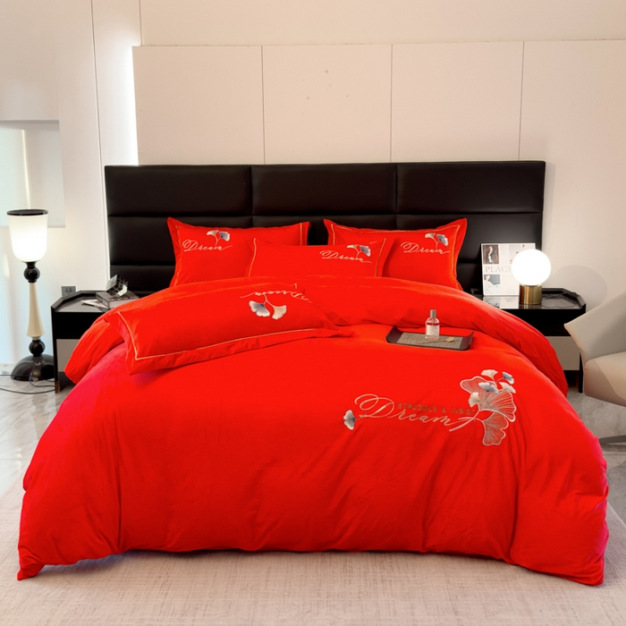 91家纺网 家纺一手货源 找家纺 U品汇 2025新款7斤高克重牛奶绒刺绣花四件套床裙款法莱绒金貂珊瑚绒水晶绒不掉毛 银杏叶-大红