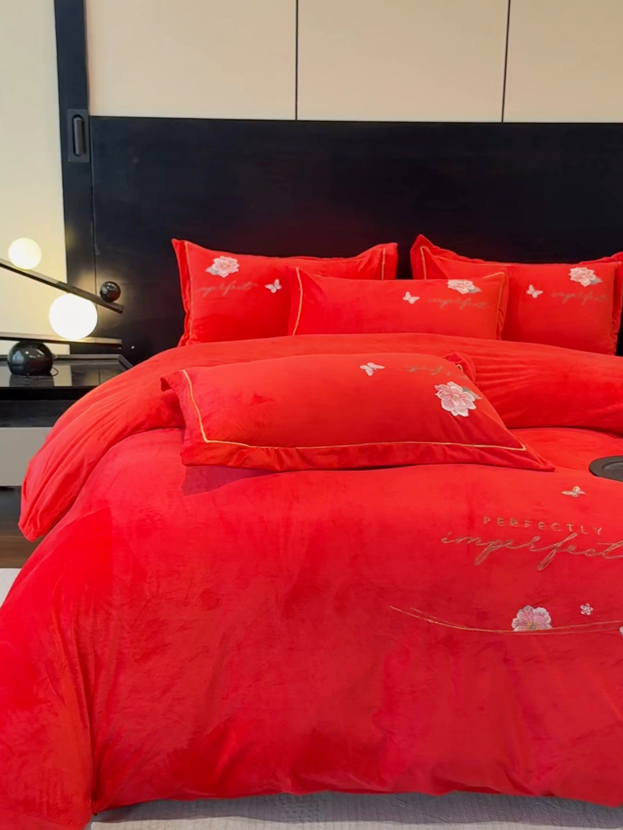 91家纺网 家纺一手货源 找家纺 （总）U品汇 2025新款7斤高克重牛奶绒刺绣花四件套床裙款法莱绒金貂珊瑚绒水晶绒不掉毛