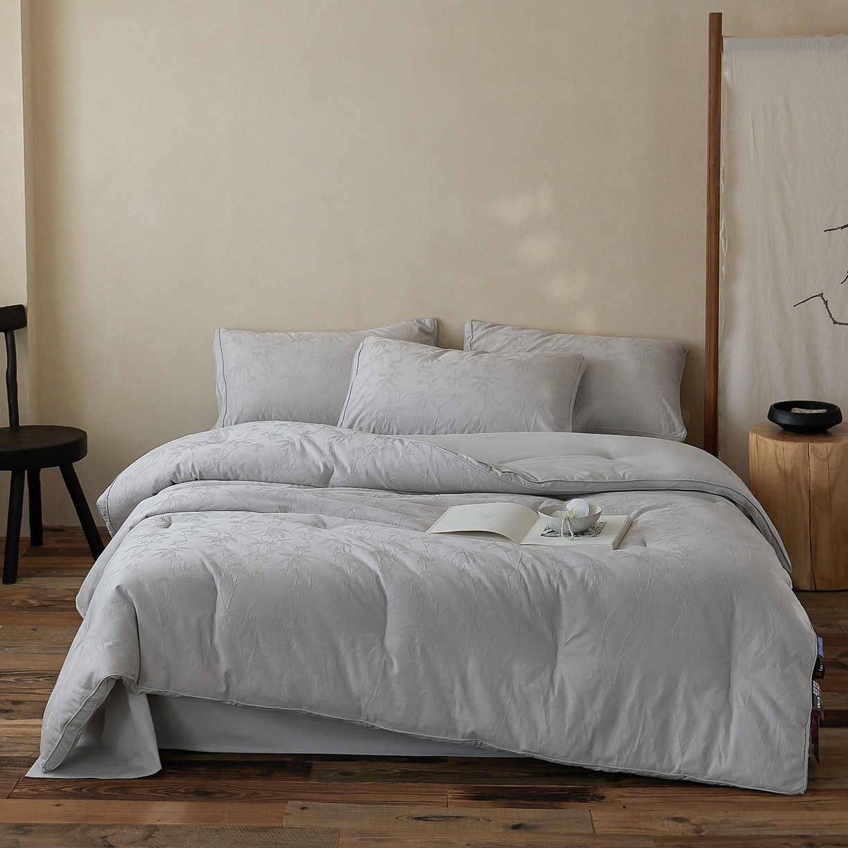 91家纺网 家纺一手货源 找家纺 一加一 2025新款全棉提花航天恒温抗菌被子被芯 森语(银灰)