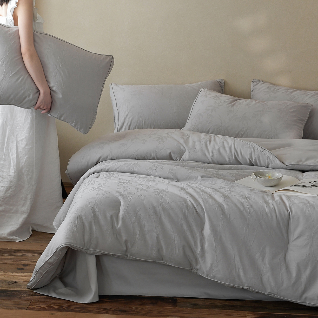 91家纺网 家纺一手货源 找家纺 一加一 2025新款全棉提花航天恒温抗菌被子被芯 森语(银灰)