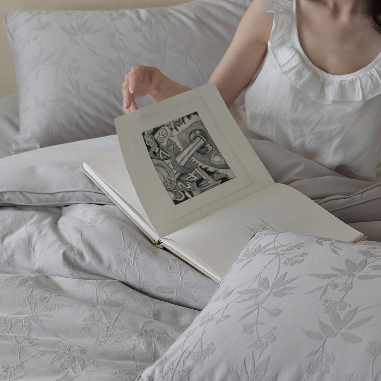 91家纺网 家纺一手货源 找家纺 一加一 2025新款全棉提花航天恒温抗菌被子被芯 森语(银灰)