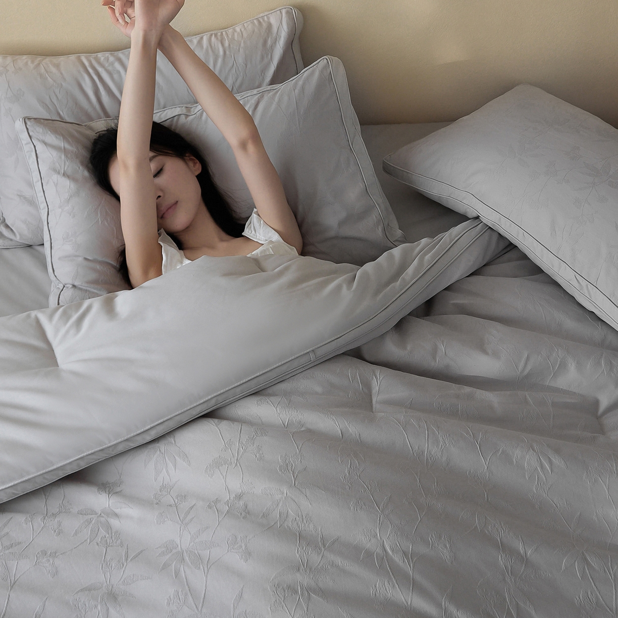 91家纺网 家纺一手货源 找家纺 一加一 2025新款全棉提花航天恒温抗菌被子被芯 森语(银灰)