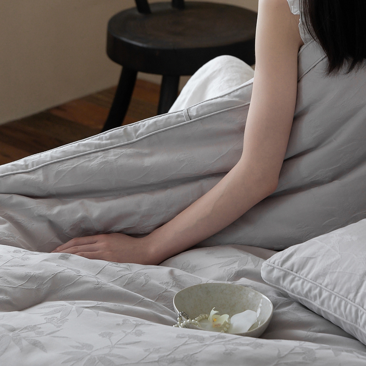 91家纺网 家纺一手货源 找家纺 一加一 2025新款全棉提花航天恒温抗菌被子被芯 森语(银灰)