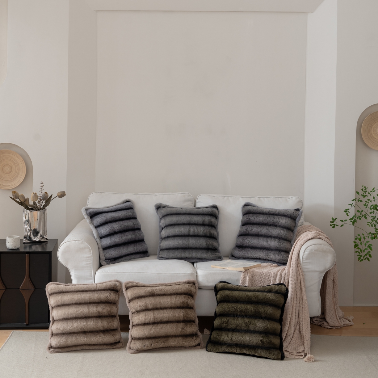 91家纺网 家纺一手货源 找家纺 （总）博笔熊 2025新款超柔兔毛条纹抱枕靠枕靠垫