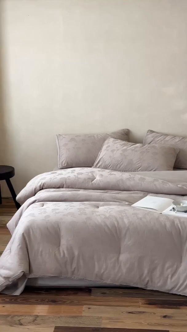 91家纺网 家纺一手货源 找家纺 一加一 2025新款全棉提花航天恒温抗菌被子被芯 岁月鎏声