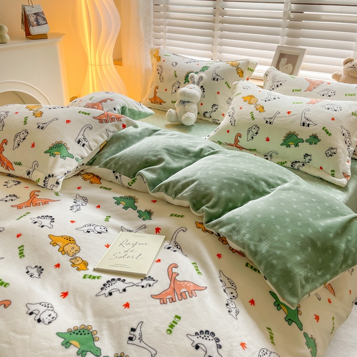 91家纺网 家纺一手货源 找家纺 宝薇2025新款ins风重8斤高克重吊边款牛奶绒四件套 恐龙伙伴