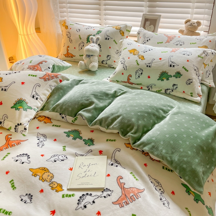 91家纺网 家纺一手货源 找家纺 宝薇2025新款ins风重8斤高克重吊边款牛奶绒四件套 恐龙伙伴