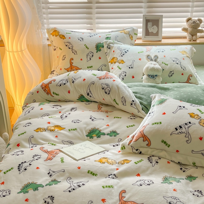 91家纺网 家纺一手货源 找家纺 宝薇2025新款ins风重8斤高克重吊边款牛奶绒四件套 恐龙伙伴