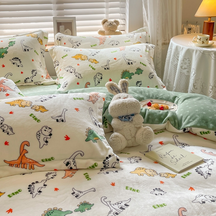 91家纺网 家纺一手货源 找家纺 宝薇2025新款ins风重8斤高克重吊边款牛奶绒四件套 恐龙伙伴