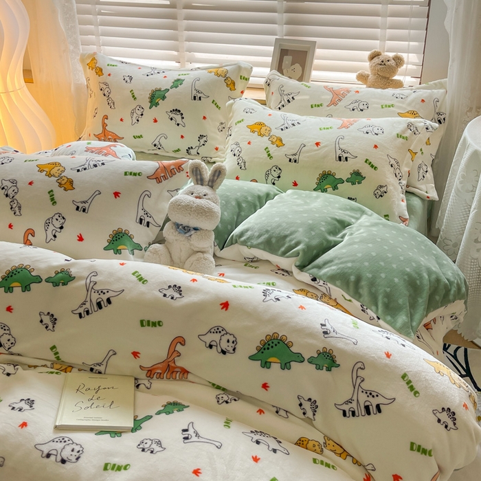 91家纺网 家纺一手货源 找家纺 宝薇2025新款ins风重8斤高克重吊边款牛奶绒四件套 恐龙伙伴