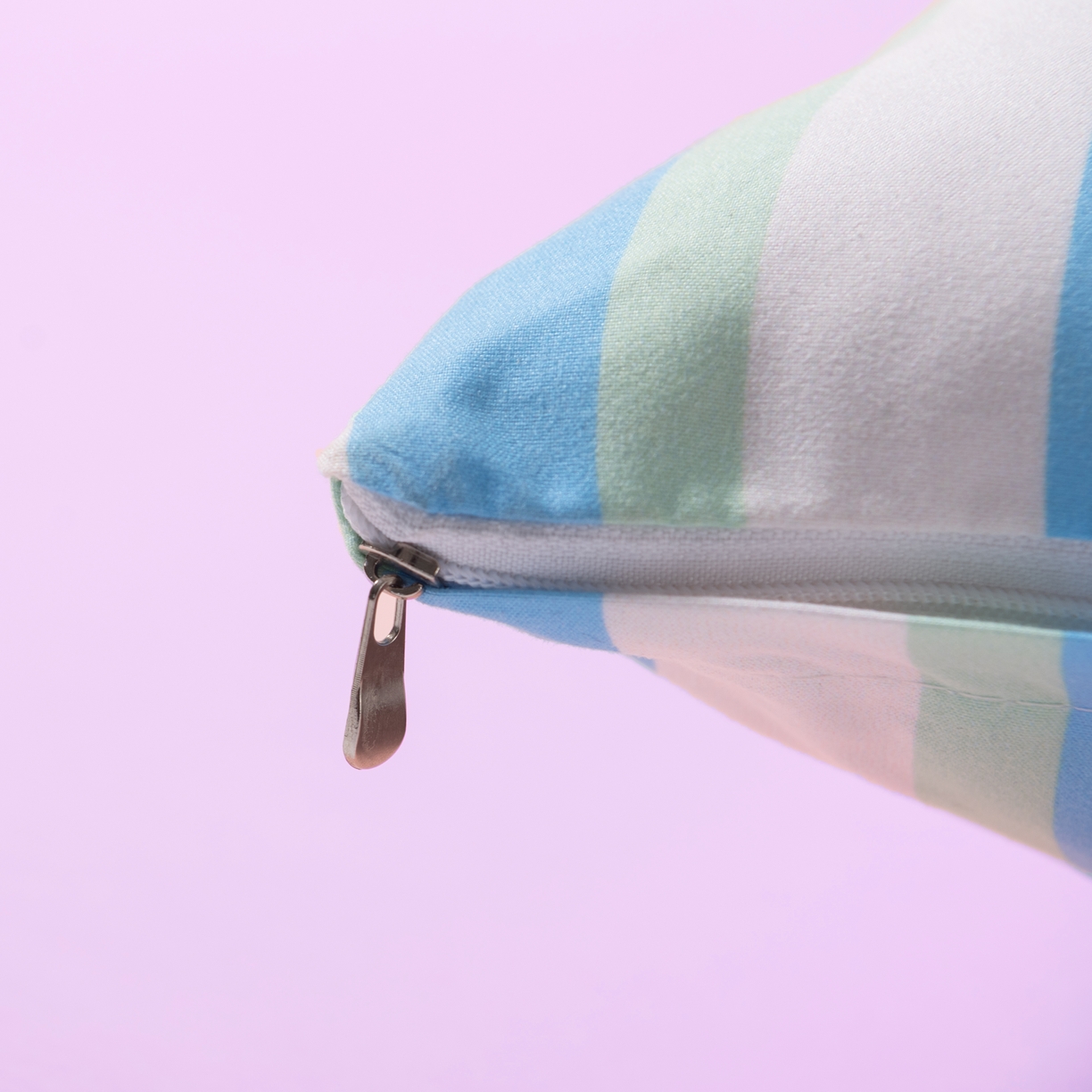 91家纺网 家纺一手货源 找家纺 （总）博笔熊 2025新款卡通抱枕方正靠垫靠枕