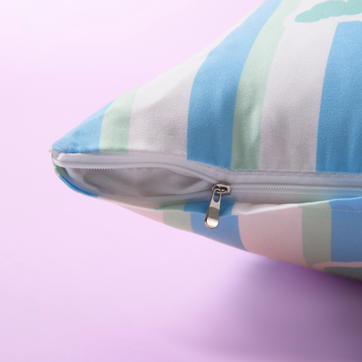 91家纺网 家纺一手货源 找家纺 （总）博笔熊 2025新款卡通抱枕方正靠垫靠枕