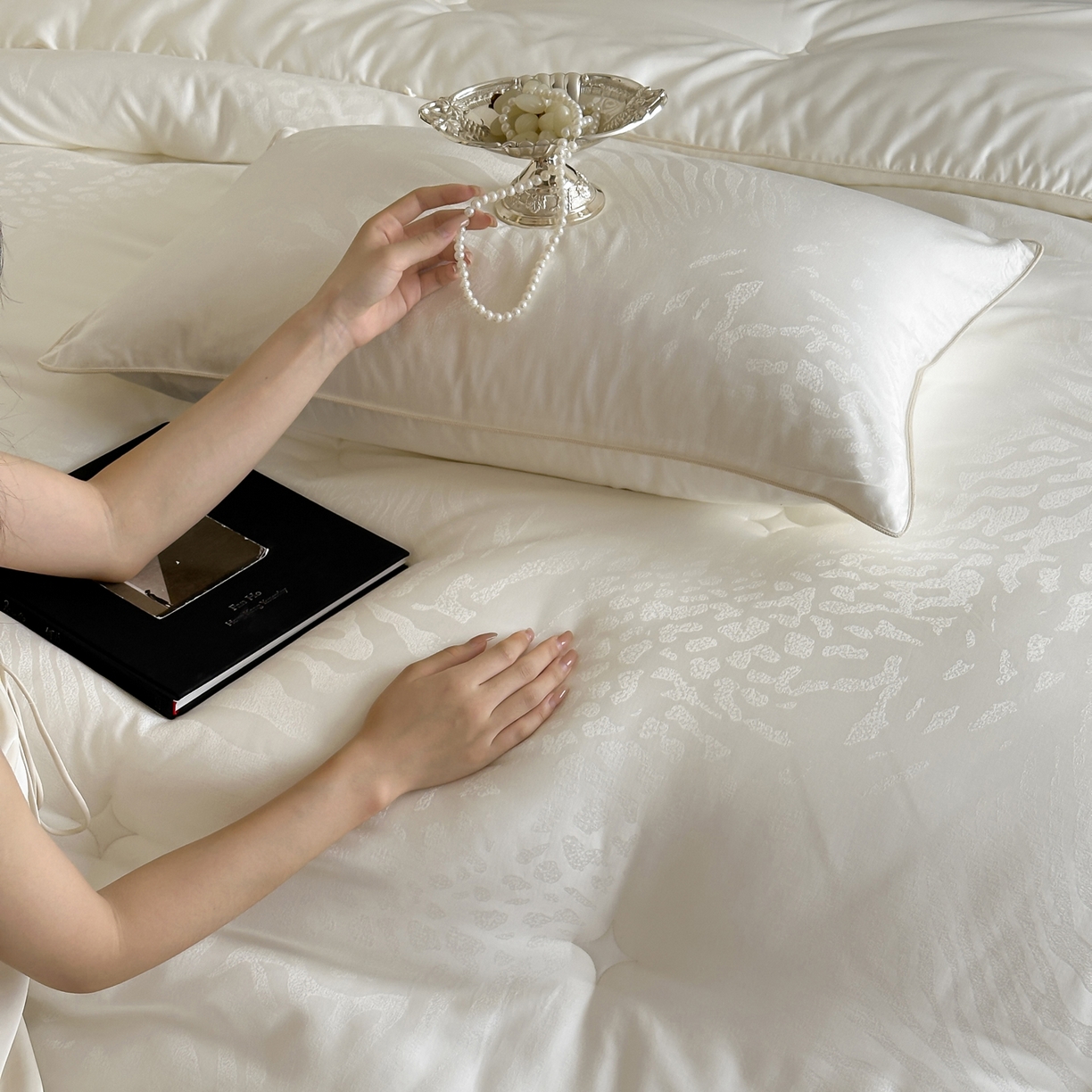 91家纺网 家纺一手货源 找家纺 一加一 2025新款满提彩丝蚕丝大豆抗菌被子被芯 风华