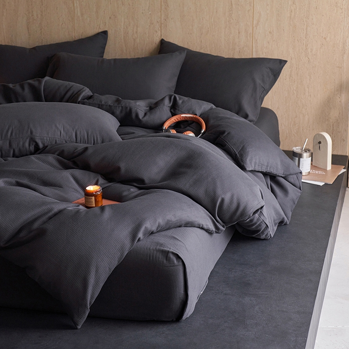 91家纺网 家纺一手货源 找家纺 千朵森 2025新款全棉磨毛A类色织提花磨毛四件套-简色 夜幕灰