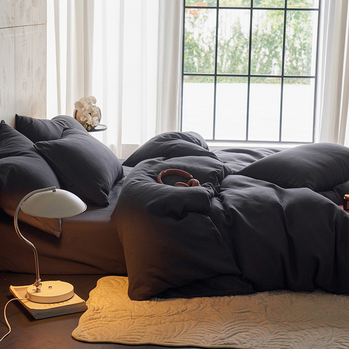 91家纺网 家纺一手货源 找家纺 千朵森 2025新款全棉磨毛A类色织提花磨毛四件套-简色 夜幕灰