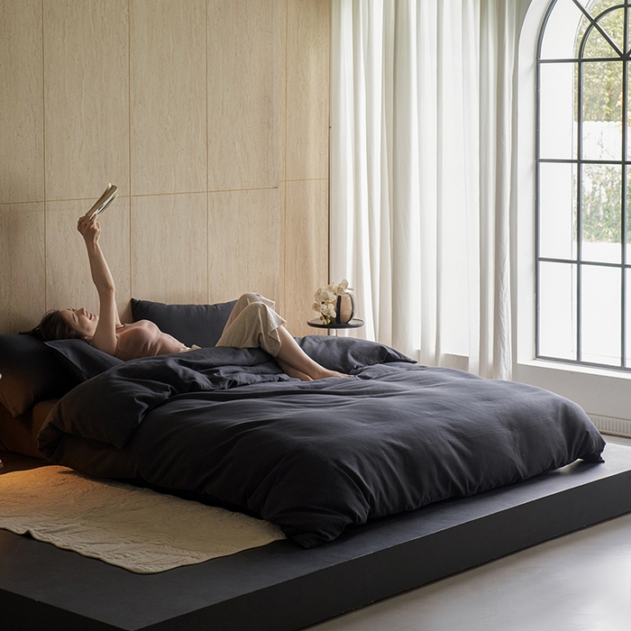 91家纺网 家纺一手货源 找家纺 千朵森 2025新款全棉磨毛A类色织提花磨毛四件套-简色 夜幕灰