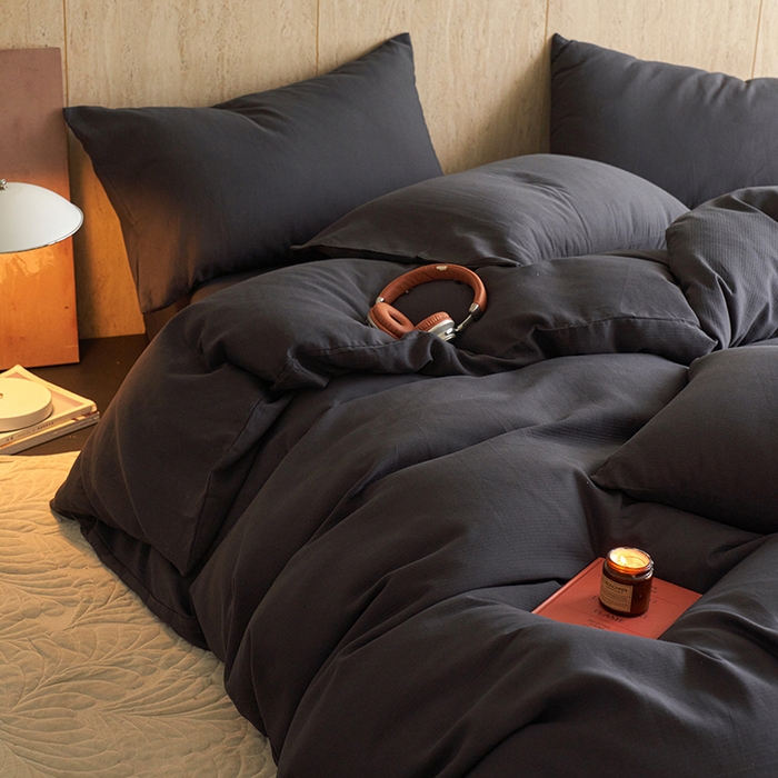 91家纺网 家纺一手货源 找家纺 千朵森 2025新款全棉磨毛A类色织提花磨毛四件套-简色 夜幕灰