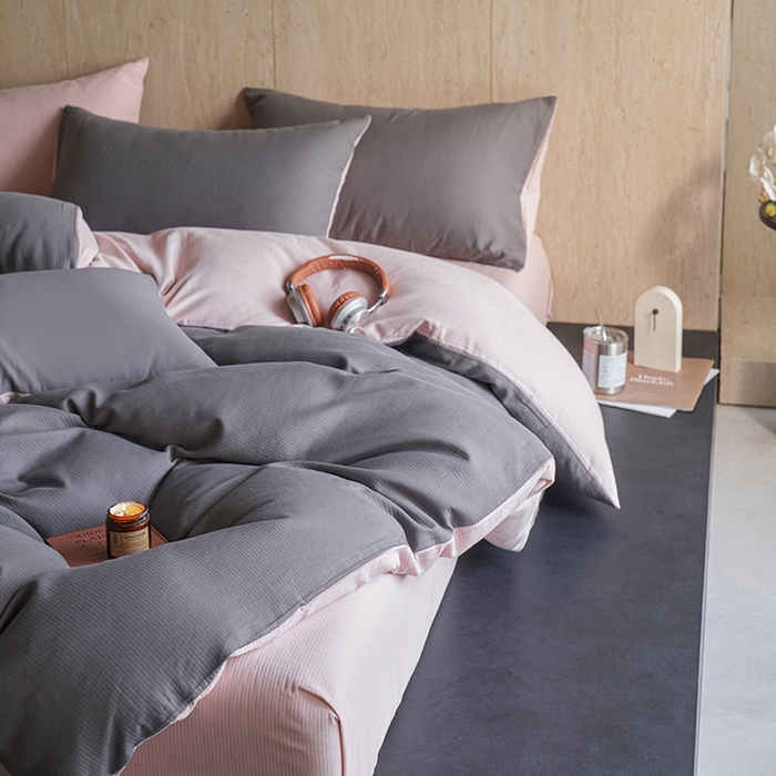 91家纺网 家纺一手货源 找家纺 千朵森 2025新款全棉磨毛A类色织提花磨毛四件套-简色 素灰粉影