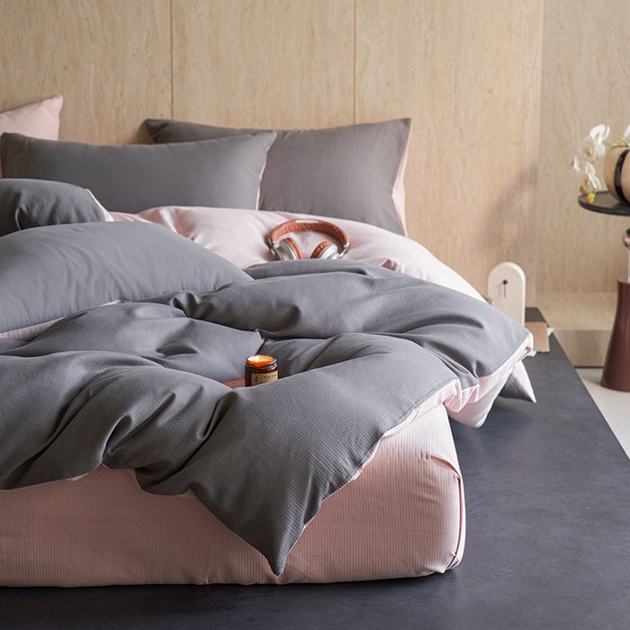 91家纺网 家纺一手货源 找家纺 千朵森 2025新款全棉磨毛A类色织提花磨毛四件套-简色 素灰粉影