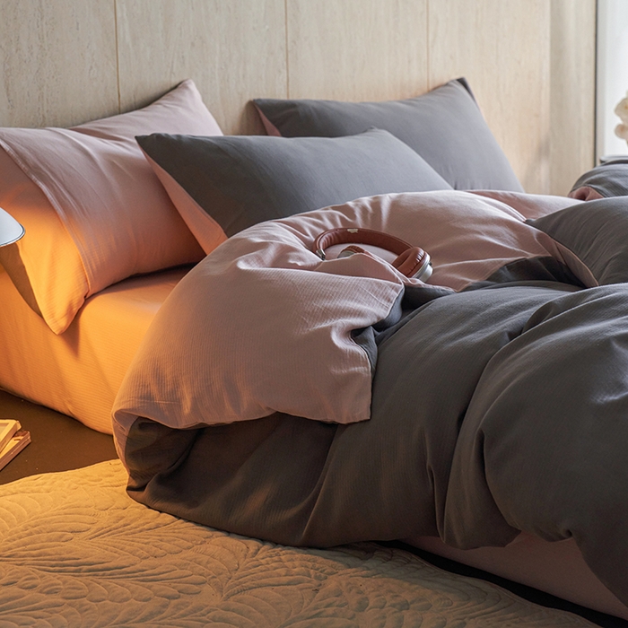 91家纺网 家纺一手货源 找家纺 千朵森 2025新款全棉磨毛A类色织提花磨毛四件套-简色 素灰粉影