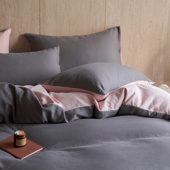 91家纺网 家纺一手货源 找家纺 千朵森 2025新款全棉磨毛A类色织提花磨毛四件套-简色 素灰粉影