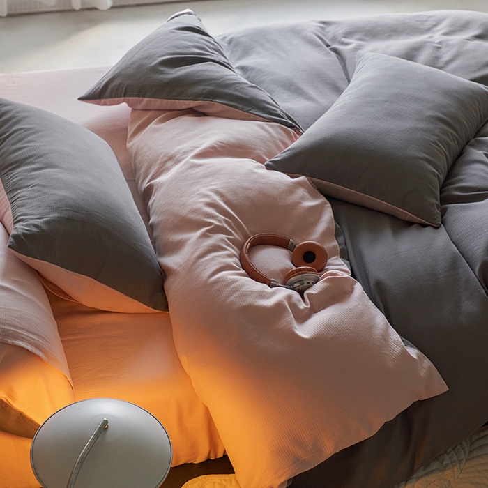 91家纺网 家纺一手货源 找家纺 千朵森 2025新款全棉磨毛A类色织提花磨毛四件套-简色 素灰粉影