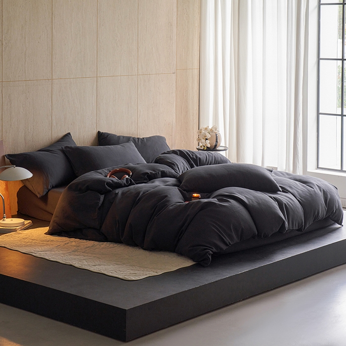 91家纺网 家纺一手货源 找家纺 千朵森 2025新款全棉磨毛A类色织提花磨毛四件套-简色 夜幕灰