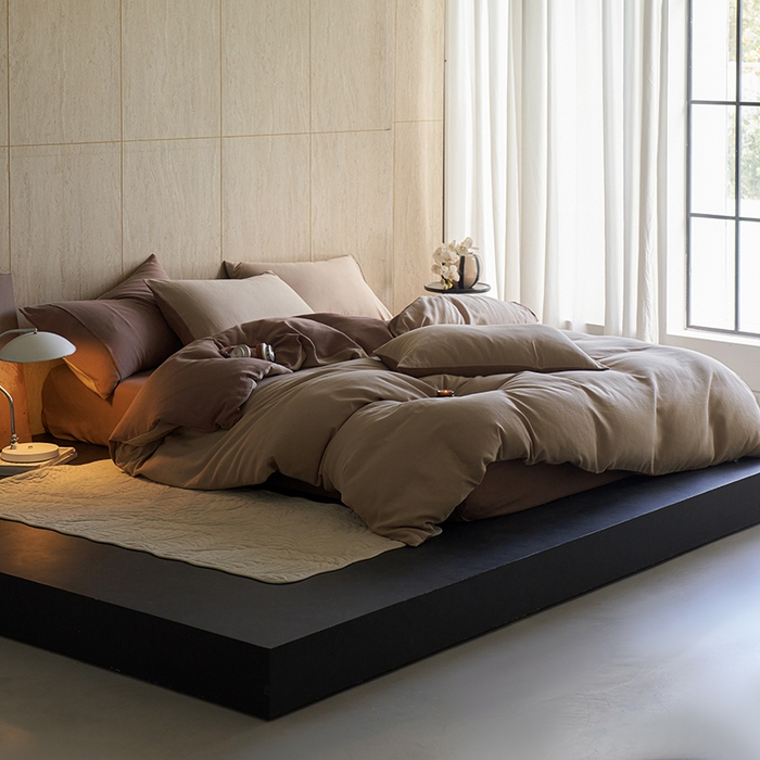 91家纺网 家纺一手货源 找家纺 千朵森 2025新款全棉磨毛A类色织提花磨毛四件套-简色 拿铁日光