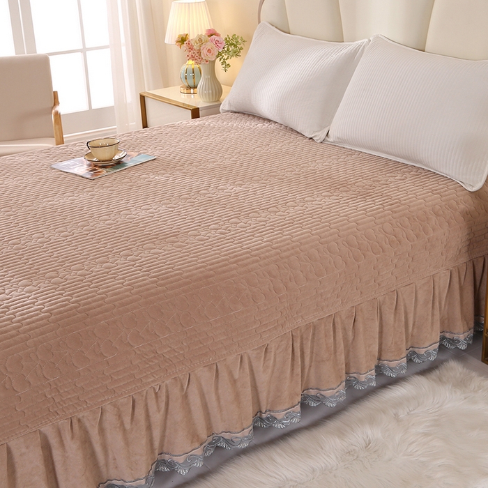 91家纺网 家纺一手货源 找家纺 尚品凤凰 2025新款婴儿绒绗缝床裙款 樱桃系列 卡其