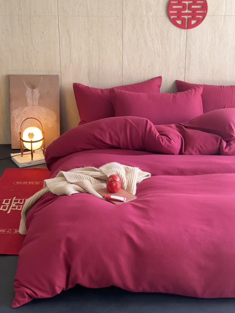 91家纺网 家纺一手货源 找家纺 千朵森 2025新款全棉磨毛A类色织提花磨毛四件套-简色 红笺绮梦