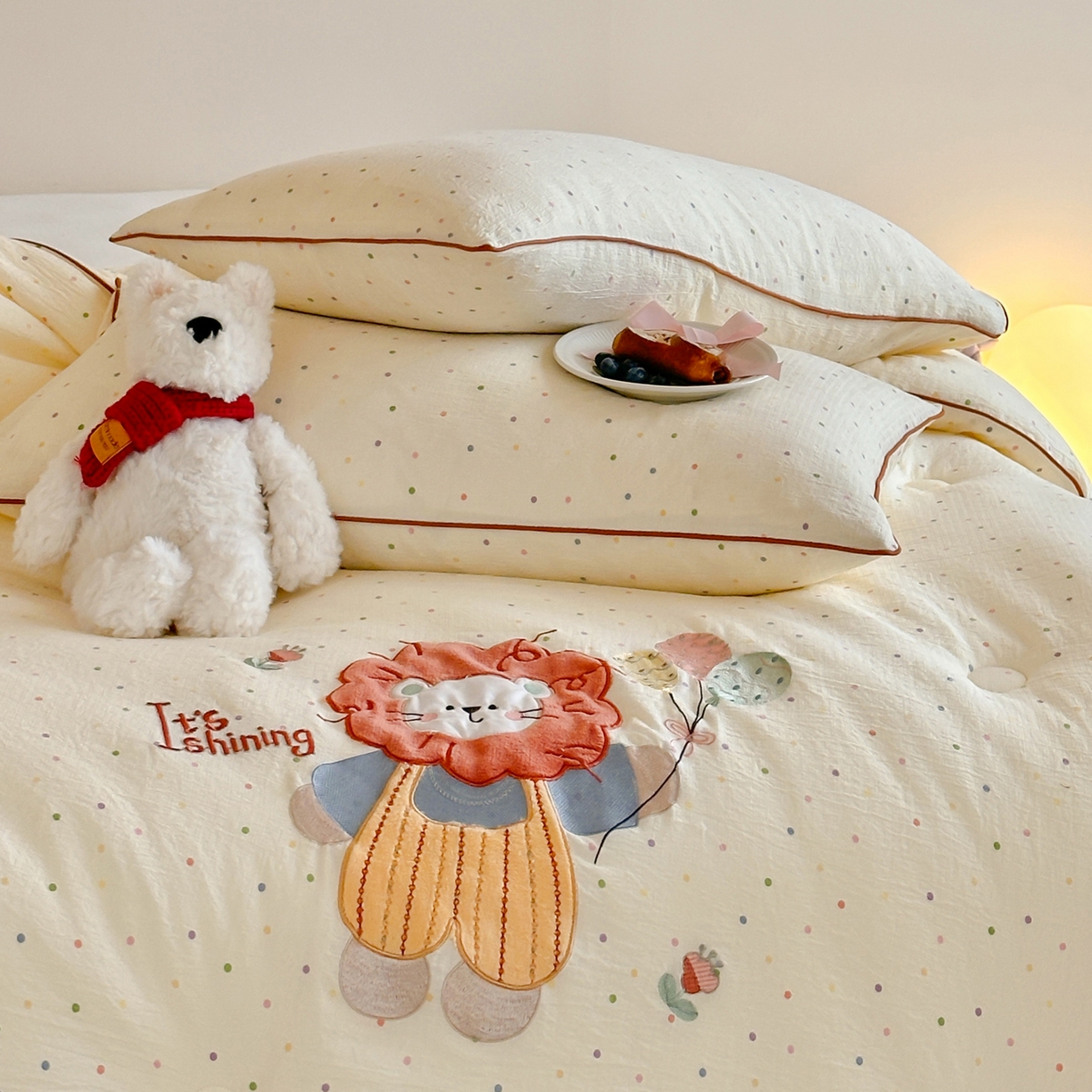 91家纺网 家纺一手货源 找家纺 一加一 2025新款A类双层纱卡通贴布绣大豆被芯 花漾狮