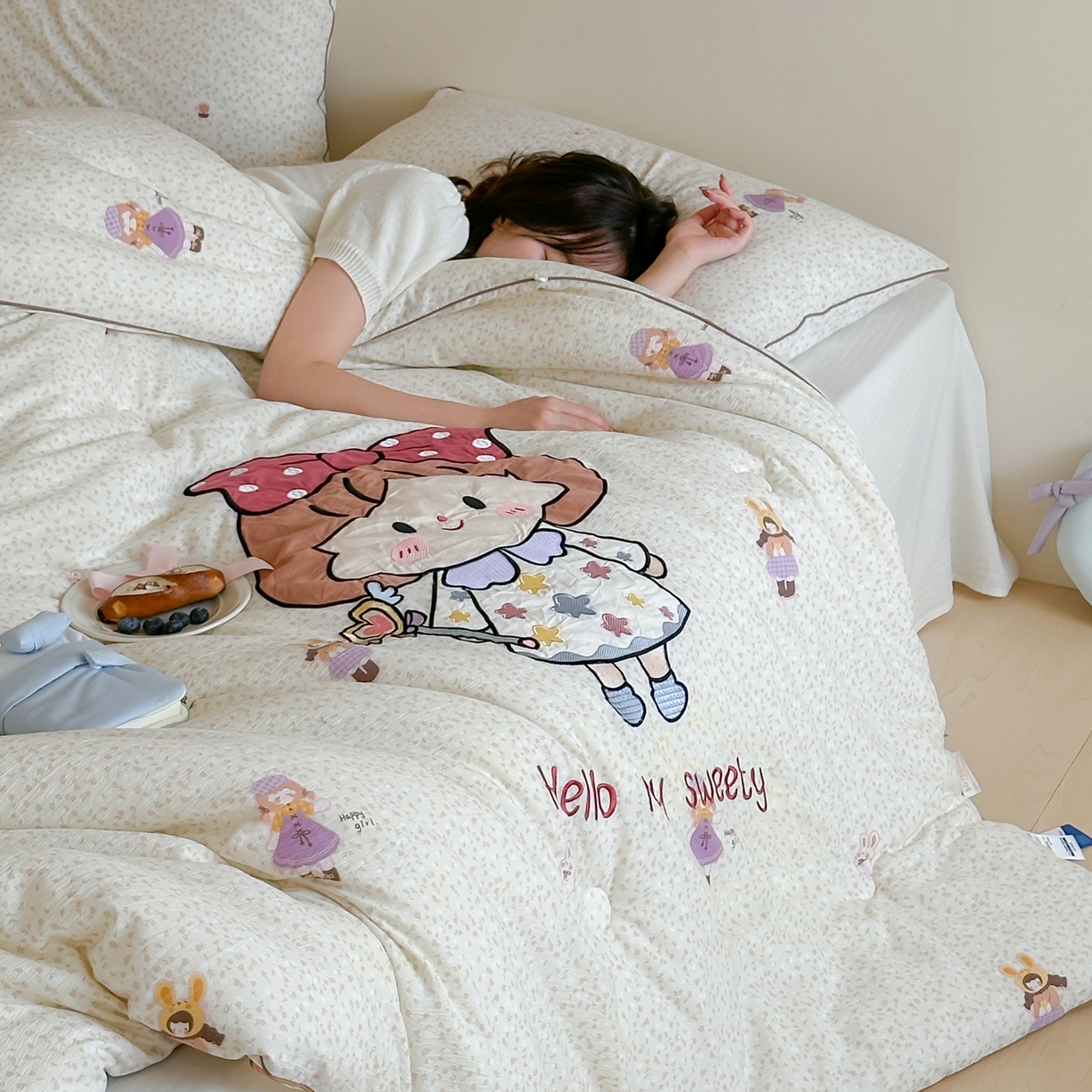 91家纺网 家纺一手货源 找家纺 一加一 2025新款A类双层纱卡通贴布绣大豆被芯 梦女孩