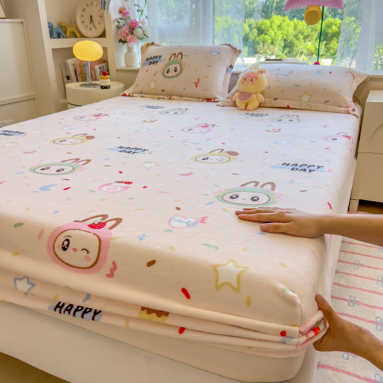 91家纺网 家纺一手货源 找家纺 （总）丝羽坊 2025新款印花小清新牛奶绒印花床笠三件套