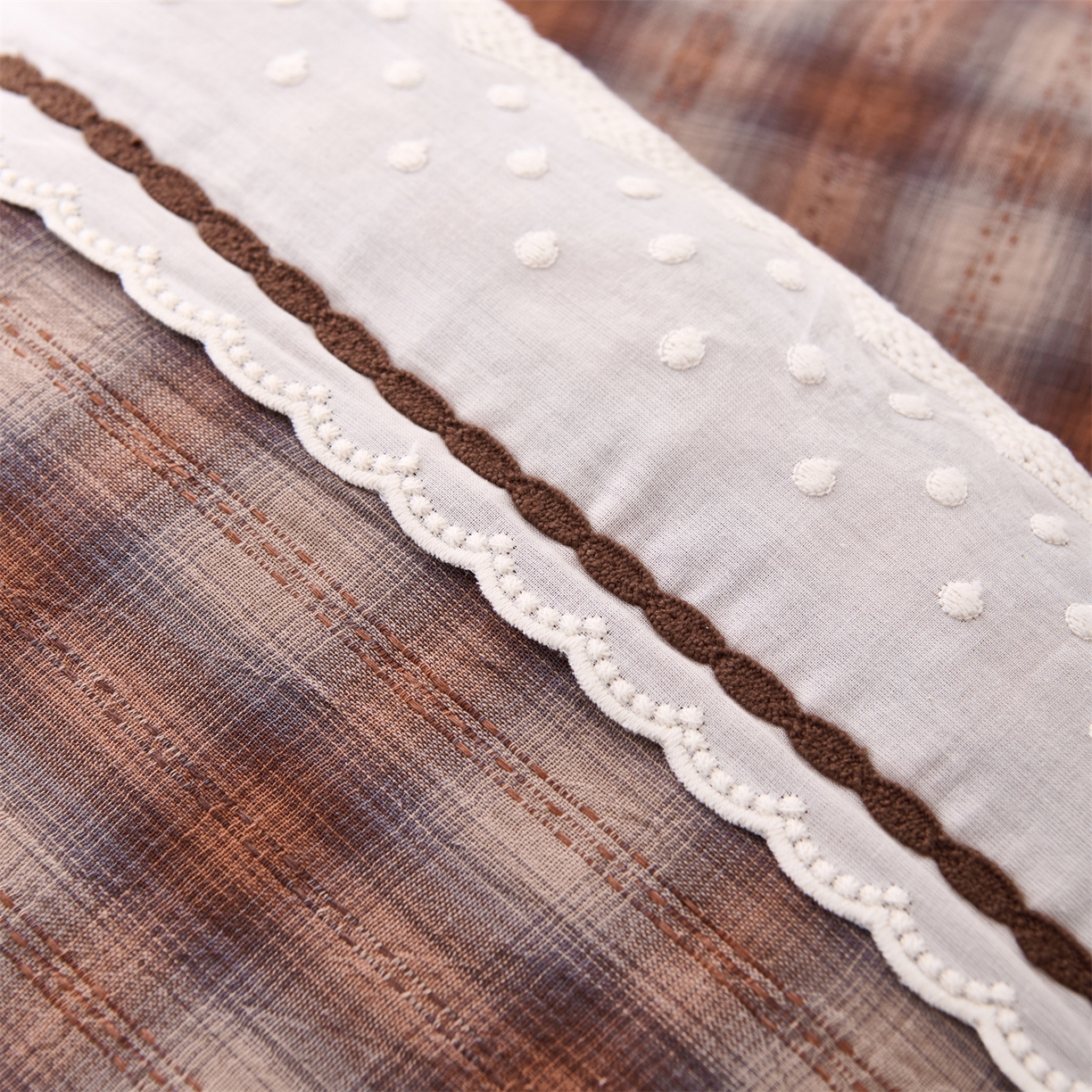 91家纺网 家纺一手货源 找家纺 大熊枕芯 2025新款 全棉花边荞麦枕 格子花边-红