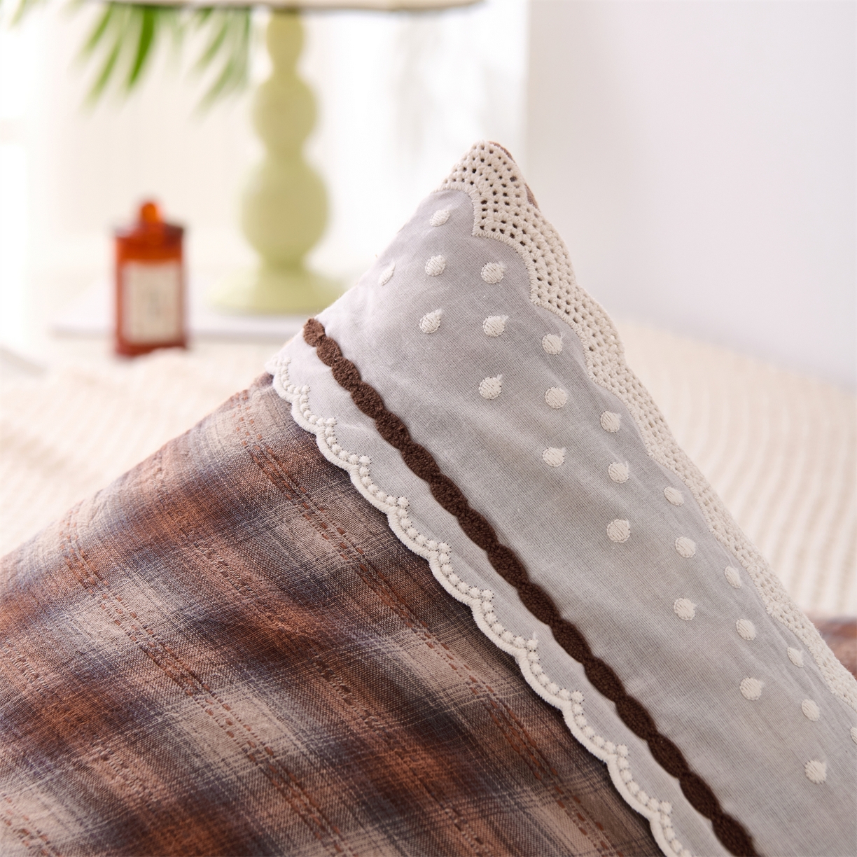 91家纺网 家纺一手货源 找家纺 大熊枕芯 2025新款 全棉花边荞麦枕 格子花边-红