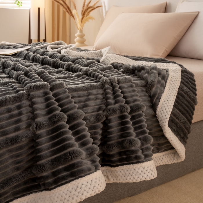 91家纺网 家纺一手货源 找家纺 雅诗帛 2025新款A类兔毛绒子母条毛毯双面云朵绒毛毯宿舍牛奶绒小被毯轻奢时尚加厚保暖盖毯休闲绒毯毯子 墨羽灰