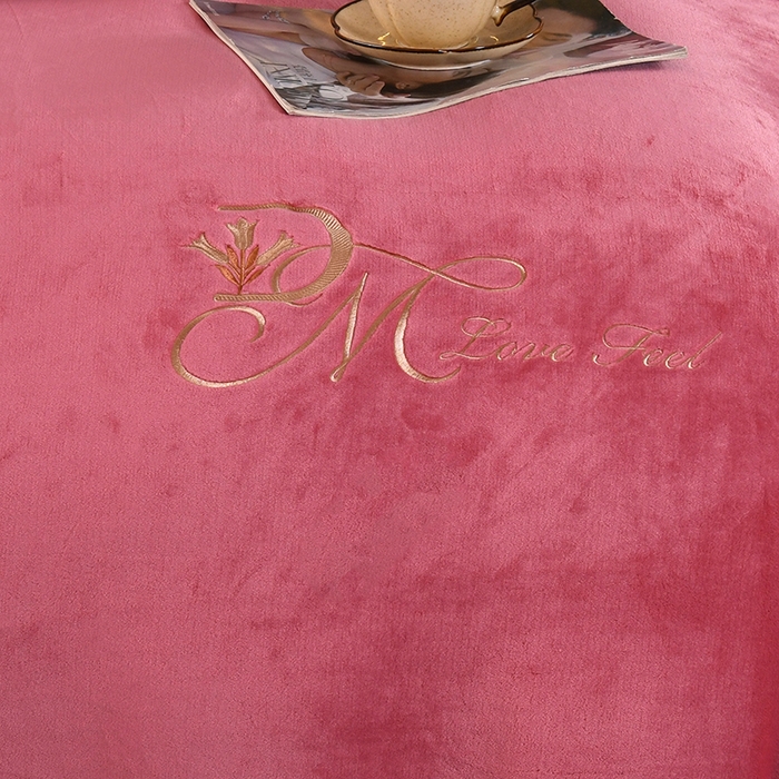 91家纺网 家纺一手货源 找家纺 尚品凤凰 2025新款牛奶绒绣花单被套单品被套单件被套 豆沙