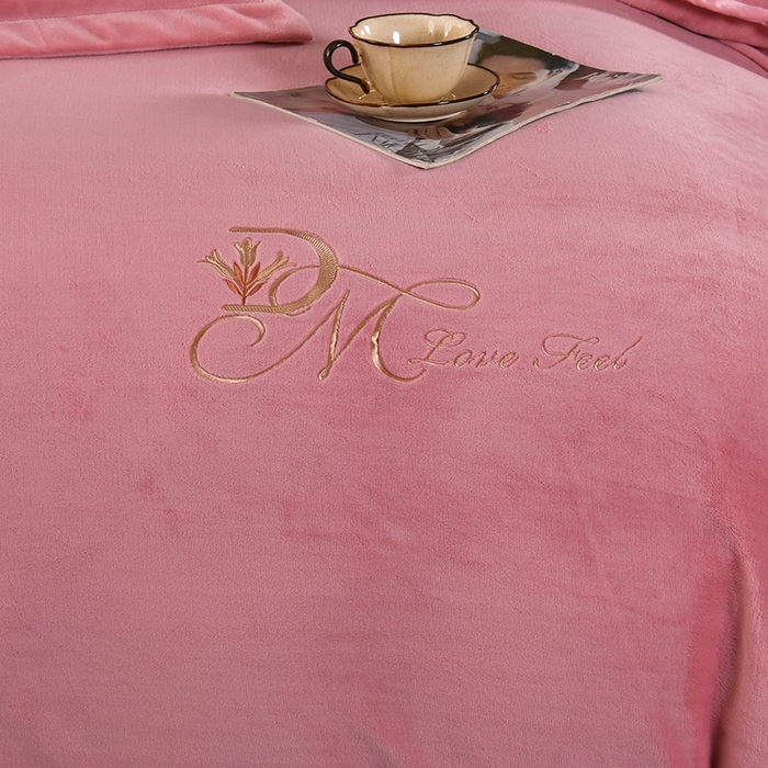 91家纺网 家纺一手货源 找家纺 尚品凤凰 2025新款牛奶绒绣花单被套单品被套单件被套 粉色