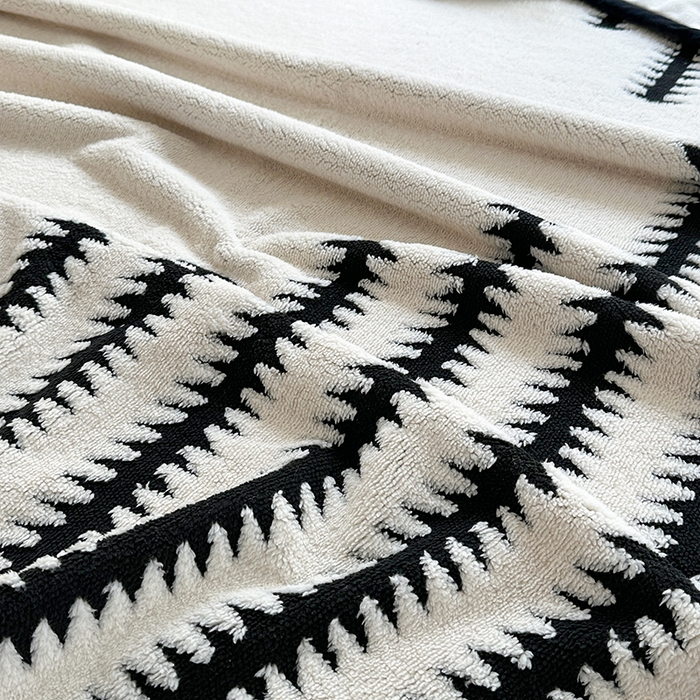 91家纺网 家纺一手货源 找家纺 雅诗帛 2025新款黑白阳离子复合多功能毛毯 节节高