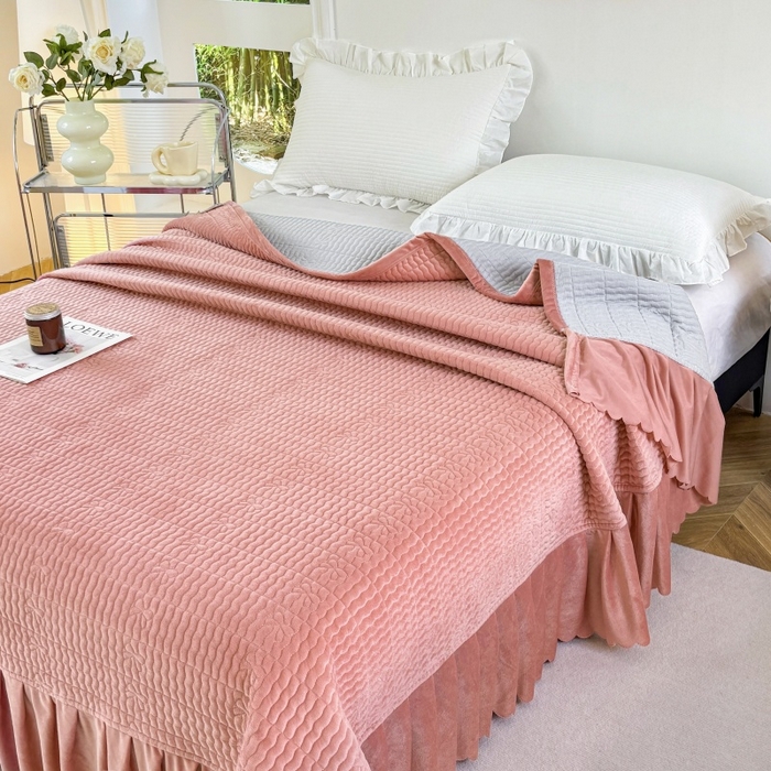 91家纺网 家纺一手货源 找家纺 尚品凤凰 2025新款加厚宝宝绒绗缝夹棉单床裙单品床裙单件床裙-蝴蝶结 藕粉