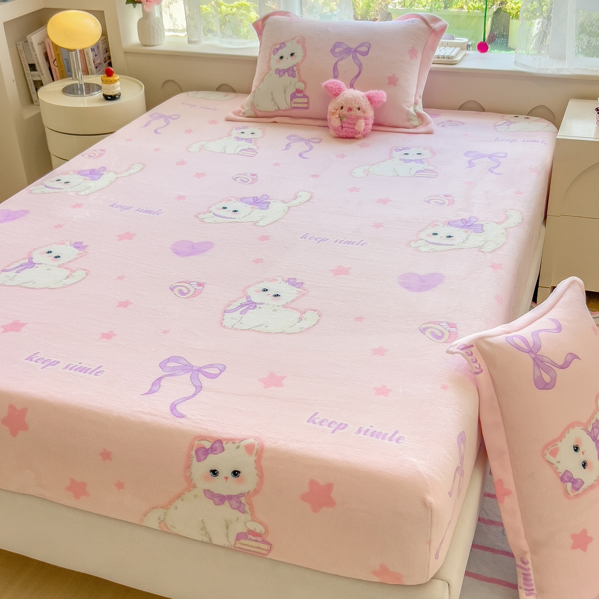 91家纺网 家纺一手货源 找家纺 丝羽坊 2025新款印花小清新牛奶绒印花床笠三件套 公主兔兔