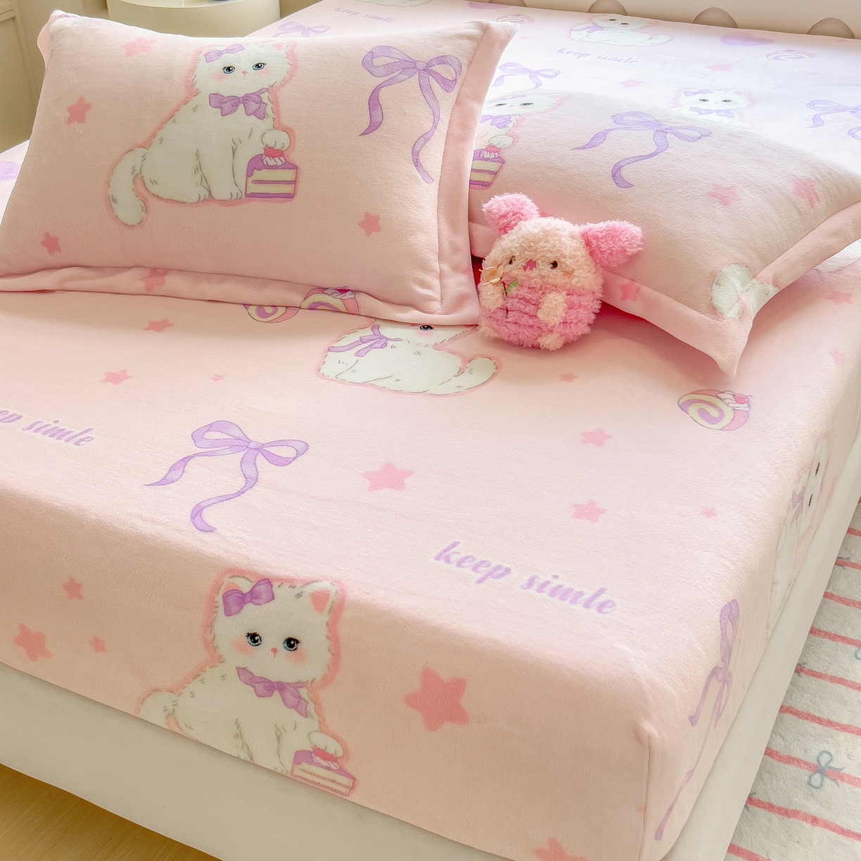 91家纺网 家纺一手货源 找家纺 丝羽坊 2025新款印花小清新牛奶绒印花床笠三件套 公主兔兔