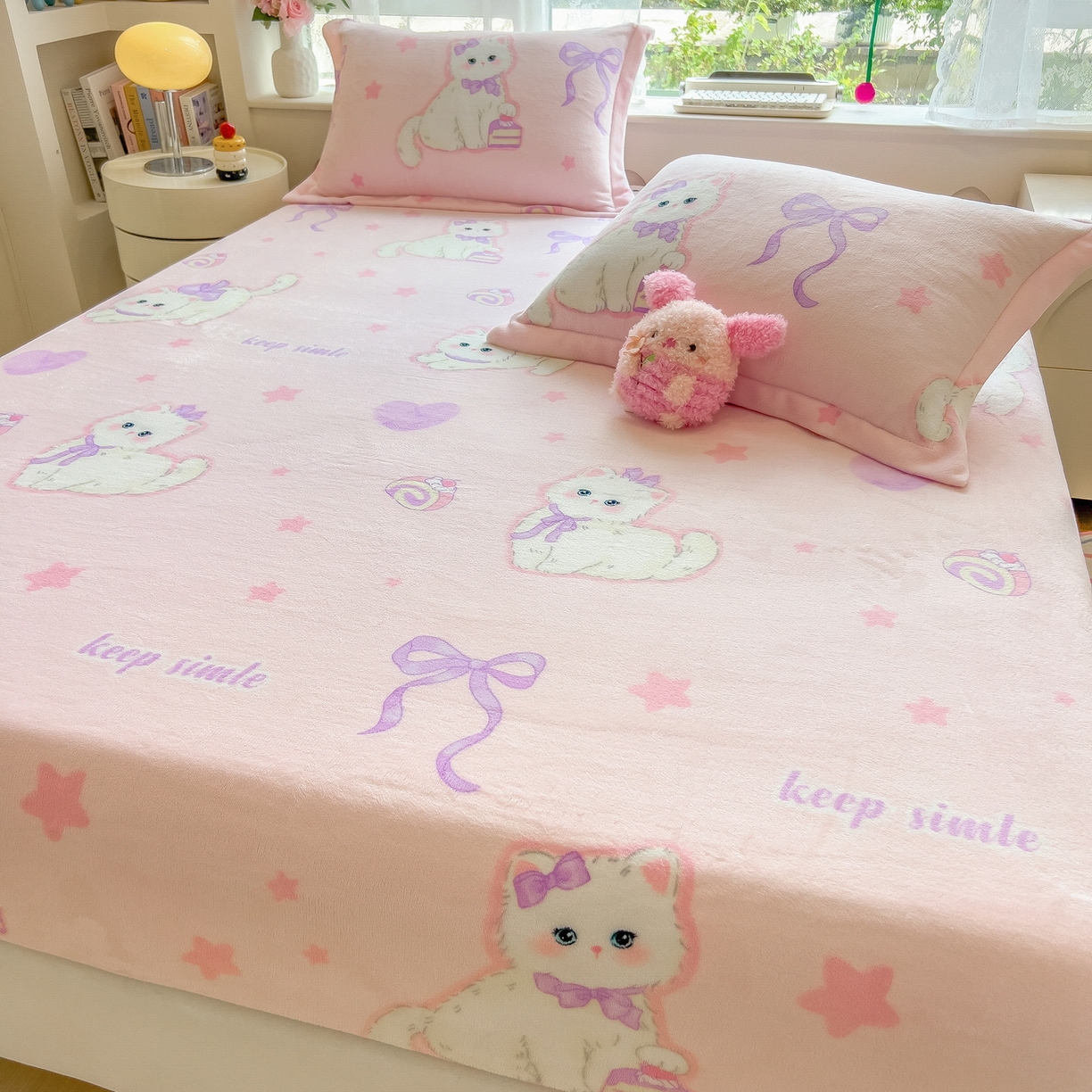 91家纺网 家纺一手货源 找家纺 丝羽坊 2025新款印花小清新牛奶绒印花床笠三件套 公主兔兔